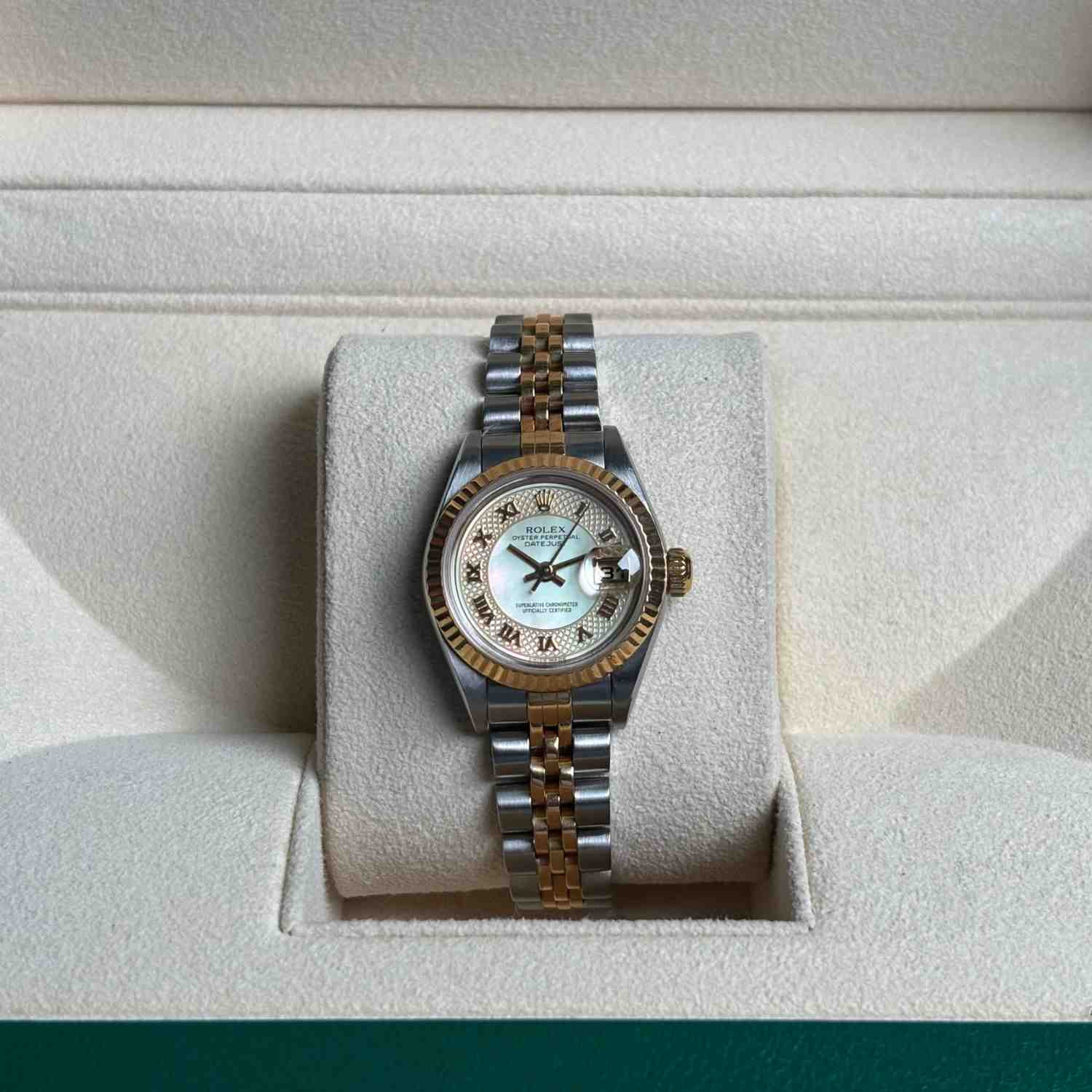 ساعت مچی زنانه رولکس 26 میلیمتری ROLEX OYSTER PERPETUAL DATEJUST مدل K-P285176