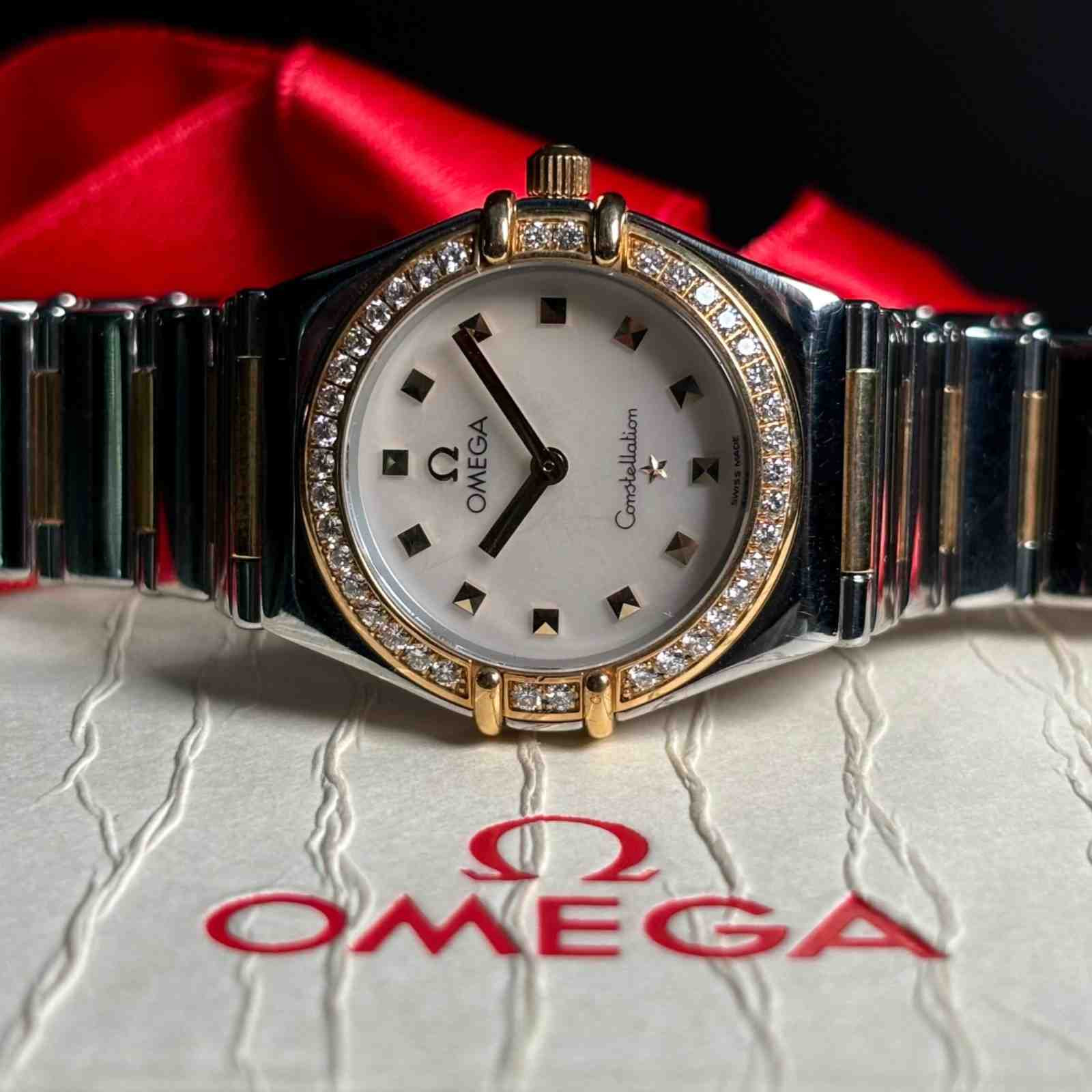 ساعت مچی زنانه امگا 25.5 میلیمتری وسط میخ طلا دور برلیان Omega Constellation مدل k-1376.71.00-57042522 - تصویر 2