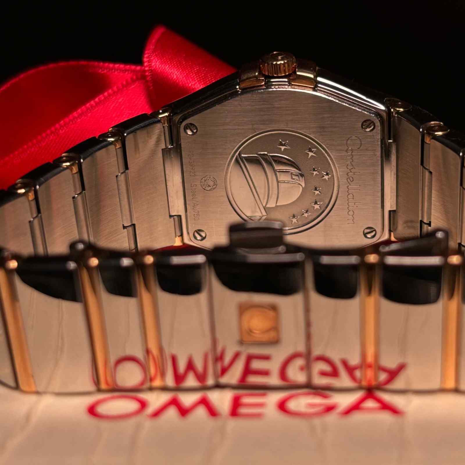 ساعت مچی زنانه امگا 27 میلیمتری تمام میخ طلا صفحه صدف برلیان Omega Constellation مدل k-123.20.27.60.55.002-91518128 - تصویر 3