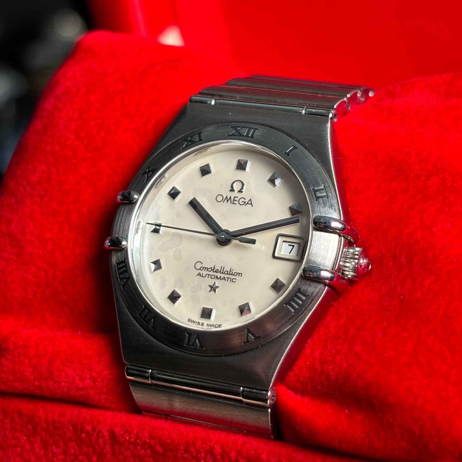 ساعت مچی زنانه امگا 27.5 میلیمتری تمام استیل صفحه صدف Omega Constellation مدل k-1344.00.00-56286967 - تصویر 2