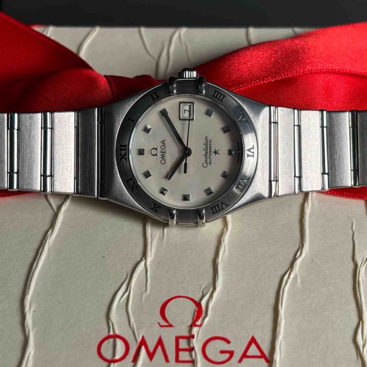 ساعت مچی زنانه امگا 27.5 میلیمتری تمام استیل صفحه صدف Omega Constellation مدل k-1344.00.00-56286967 - تصویر 3