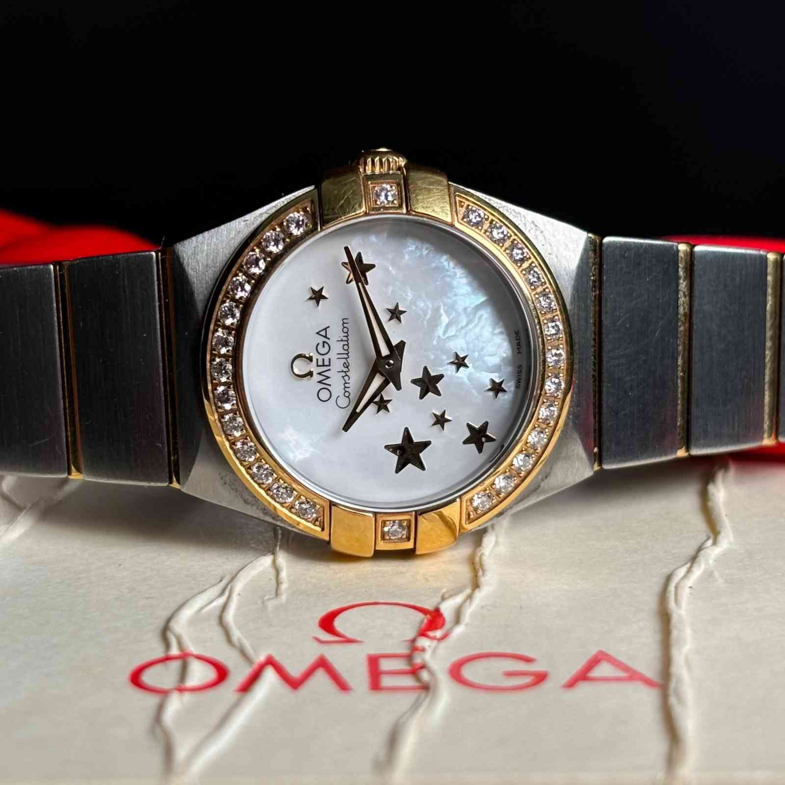 ساعت مچی زنانه امگا 24میلیمتری صفحه صدف زه برلیان Omega Constellation New Face مدل K-123.25.24.60.05.001-92234983 - تصویر 3