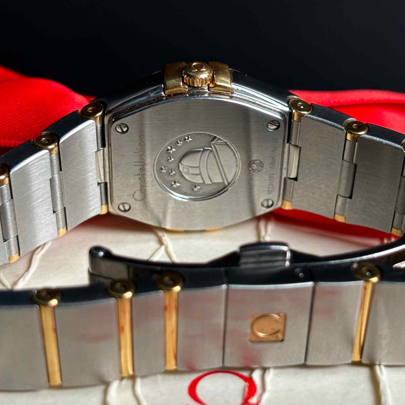 ساعت مچی زنانه امگا 24میلیمتری صفحه صدف زه برلیان Omega Constellation New Face مدل K-123.25.24.60.05.001-92234983 - تصویر 5